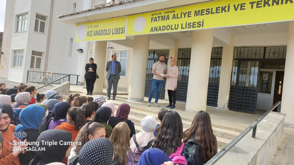 Kitap Eleştirisi Yarışmasında 1. Olan öğrencimize ödülünü takdim ettik.